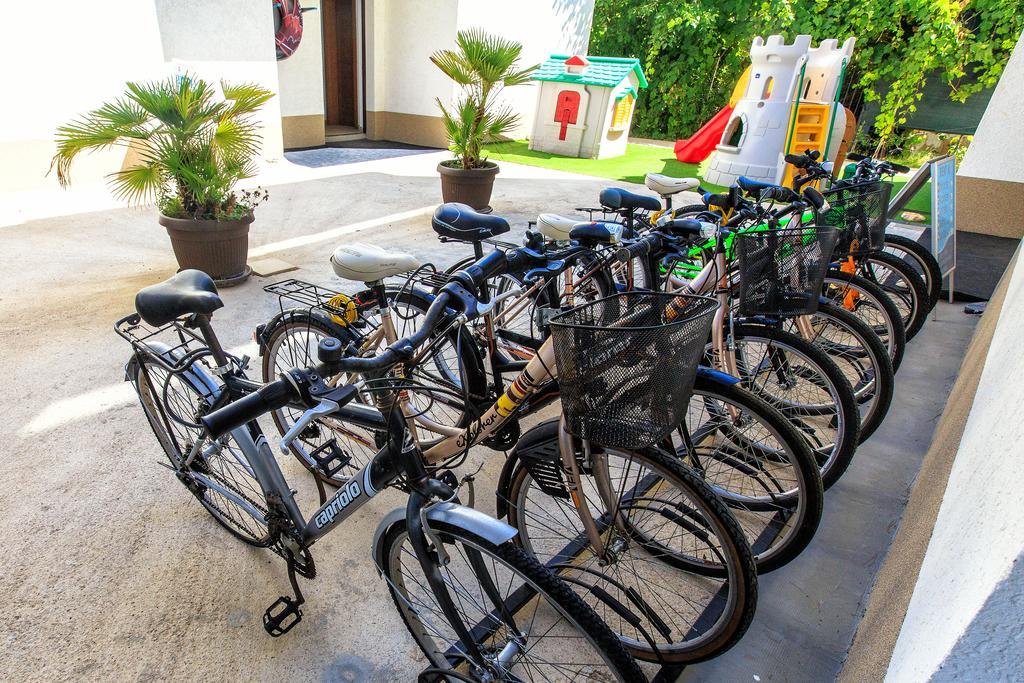 Apartments Kuce Lekovica Beach & Snack Bar- Bistro Екстериор снимка