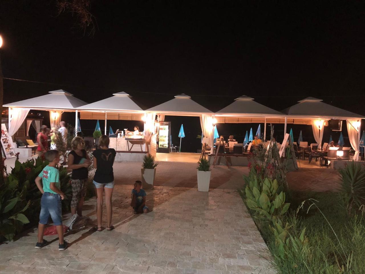 Apartments Kuce Lekovica Beach & Snack Bar- Bistro Екстериор снимка