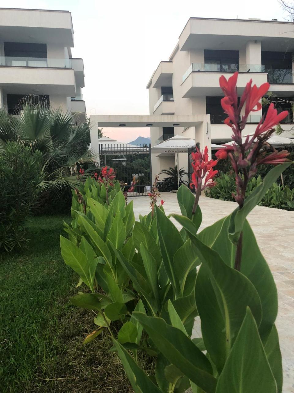 Apartments Kuce Lekovica Beach & Snack Bar- Bistro Екстериор снимка