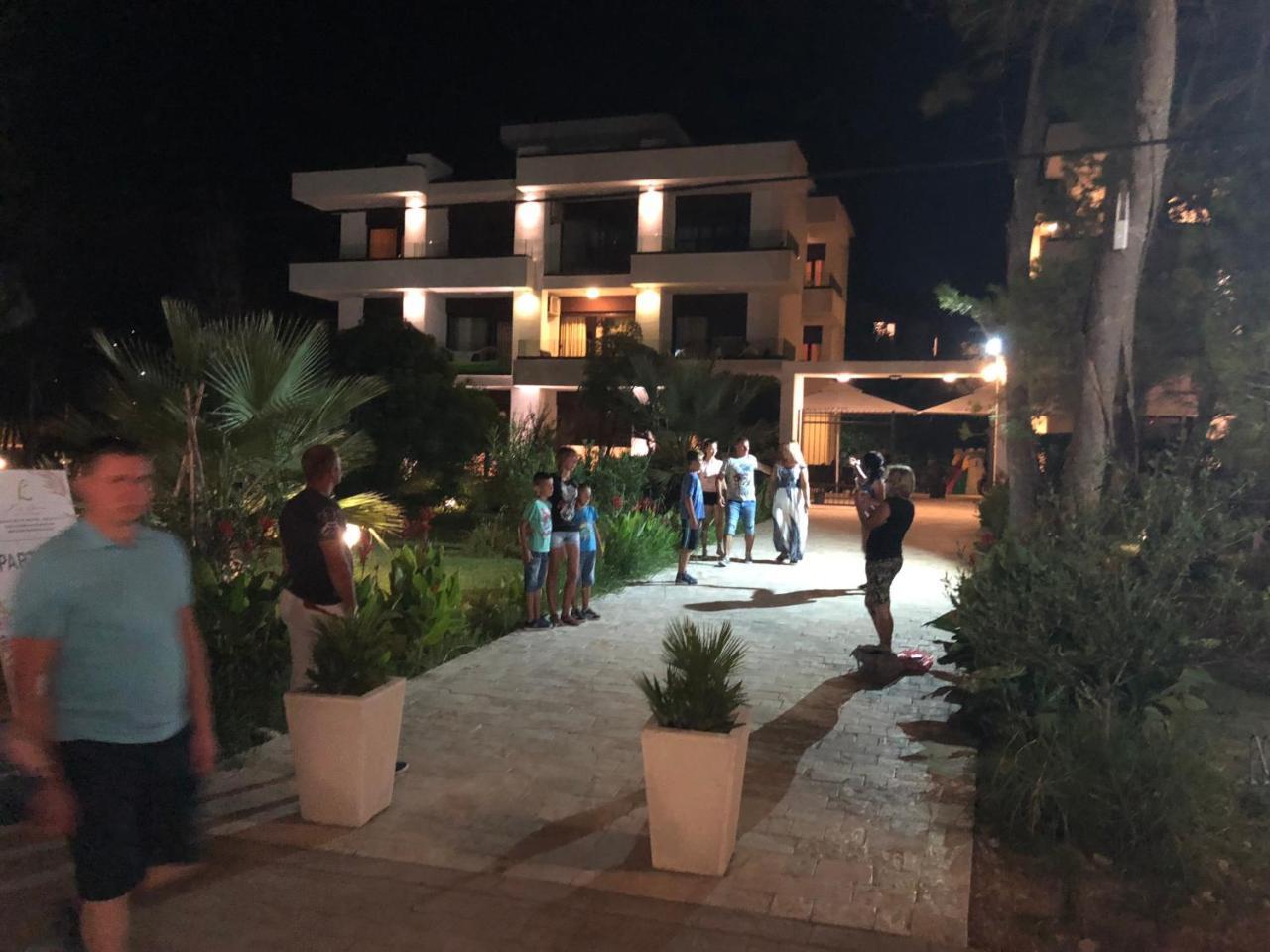 Apartments Kuce Lekovica Beach & Snack Bar- Bistro Екстериор снимка
