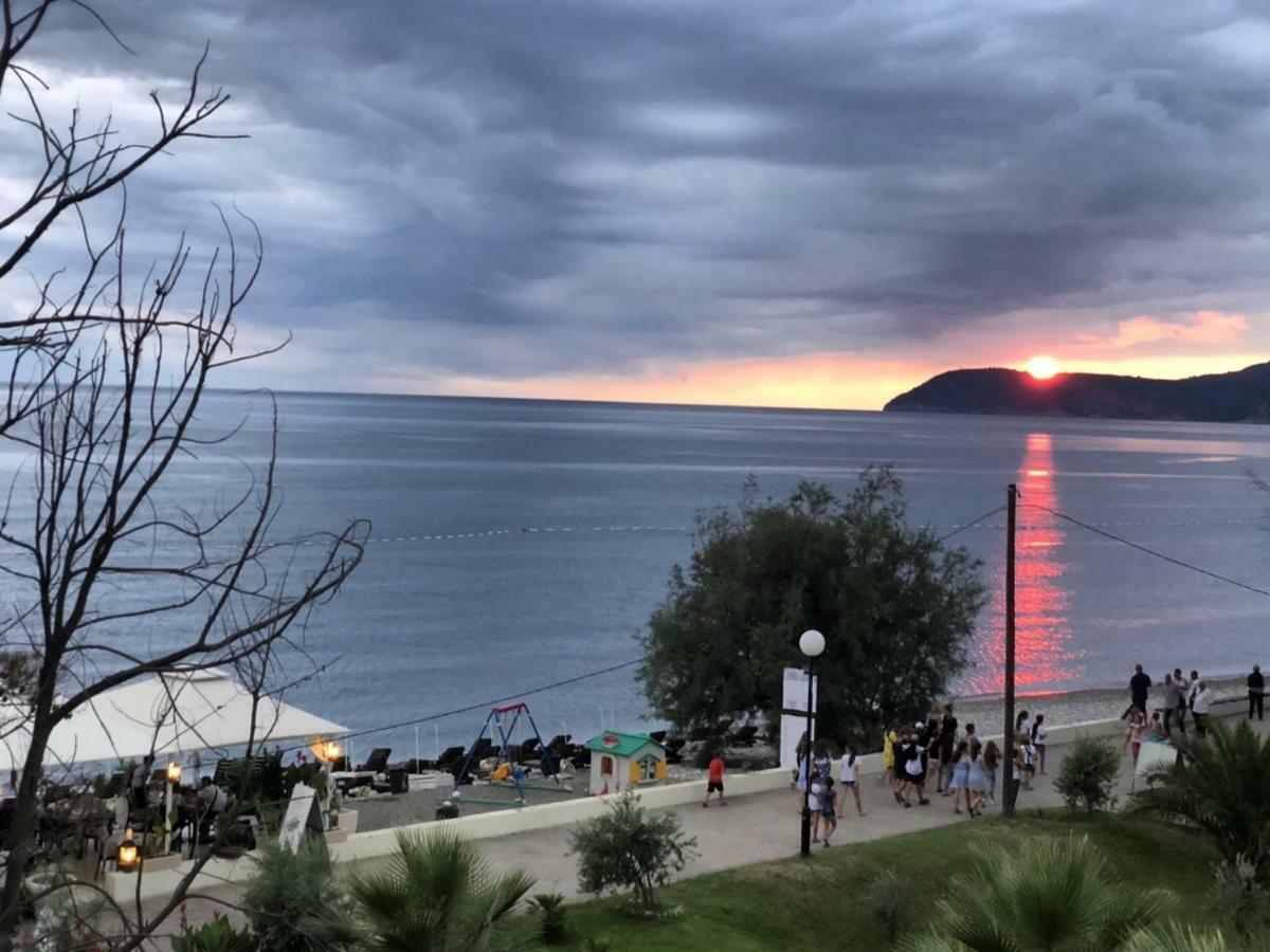 Apartments Kuce Lekovica Beach & Snack Bar- Bistro Екстериор снимка