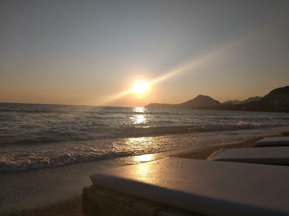 Apartments Kuce Lekovica Beach & Snack Bar- Bistro Екстериор снимка