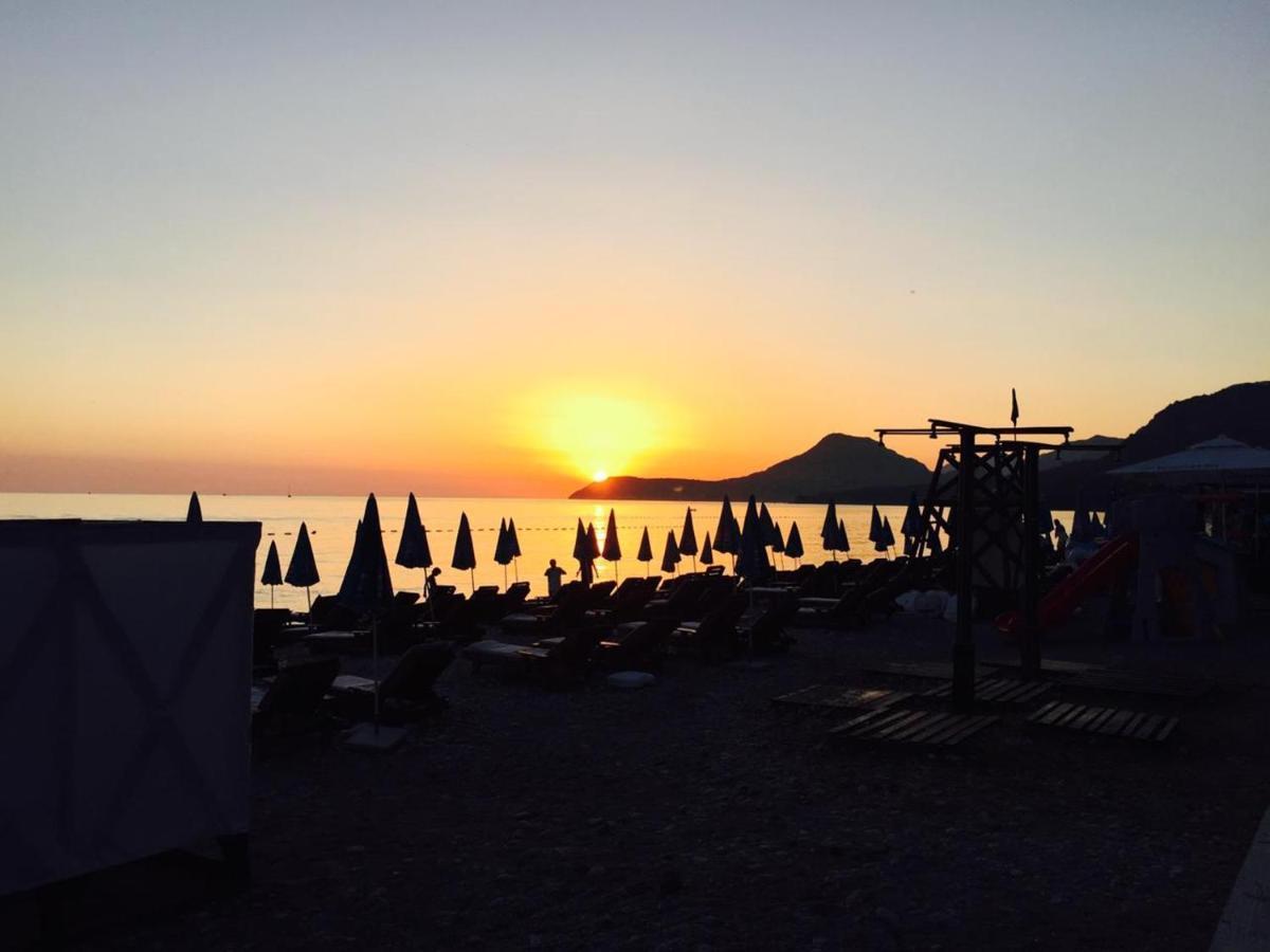 Apartments Kuce Lekovica Beach & Snack Bar- Bistro Екстериор снимка